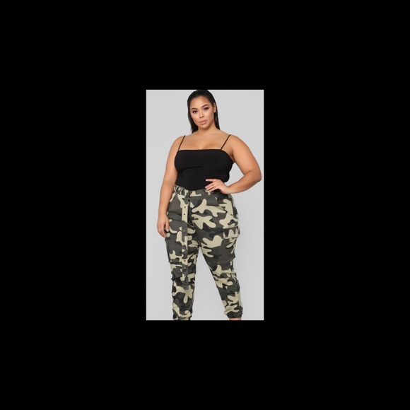 Fashion Nova Cargo Pants - Picture 3 of 6
